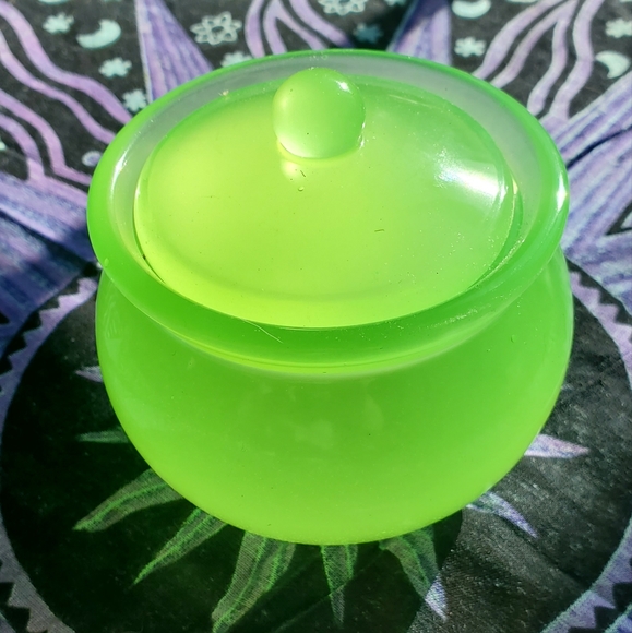 Green Glow Resin Art Spell Jar ✨️ - Picture 6 of 6